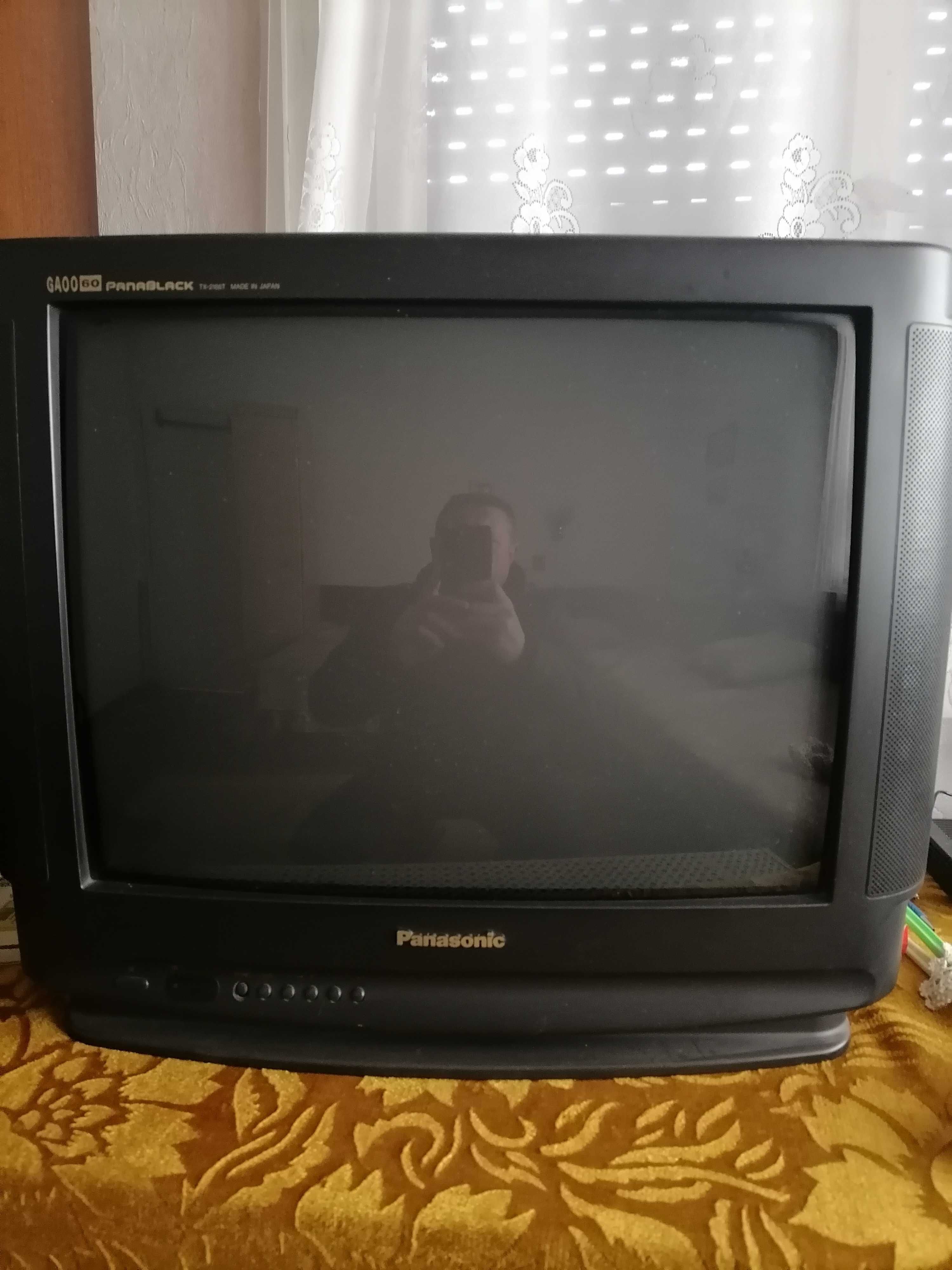 Два работещи, безпроблем телевизора.