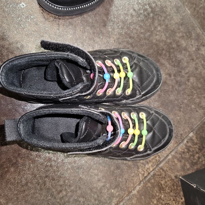 Боти и кецове HM