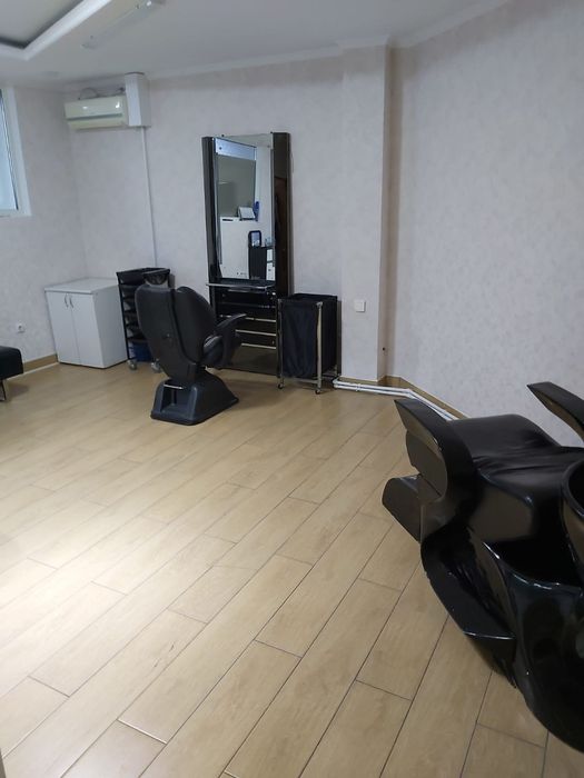 Сдаются в аренду парикмахерские места в салоне красоты 12 мкр.