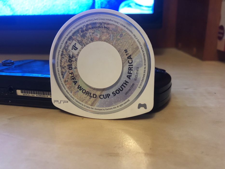 Vand/Schimb PSP E1004 cu fifa si IPad Air