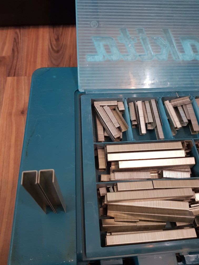 Makita BST 220 Capsator cu acumulator  18 v ca NOU