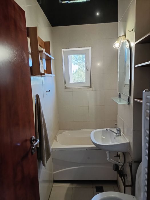 Închiriez apartament 3 camere