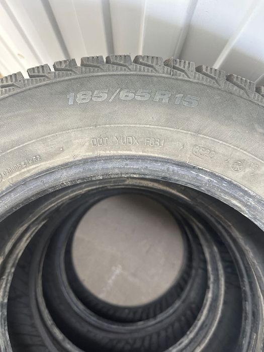 Продам почти новые зимние покрышки,