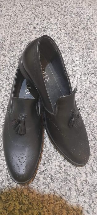 Vând urgent pantofi din piele naturală  nr 44