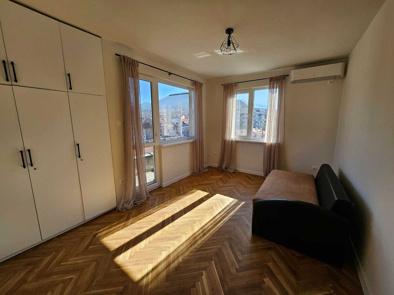 Дава се под наем Двустаен апартамент в Асеновград - 119 кв.м за 408 € - Снимка #3