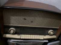 Radiouri vechi de lemn vintage cu pickup