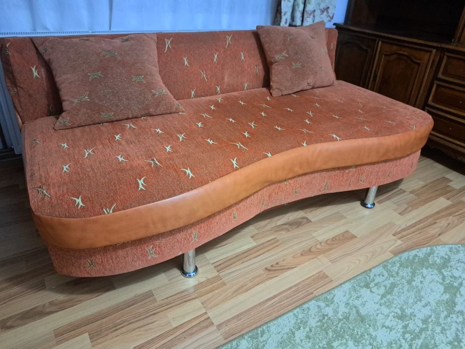 Vând canapea extensibilă.