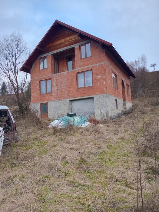 Proprietate spațioasă, 220 mp și 50 ari ter