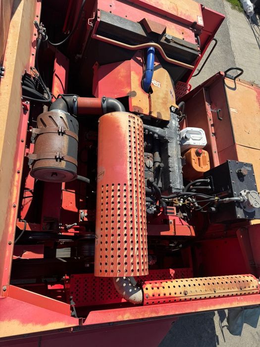 Vând combina masey ferguson 40