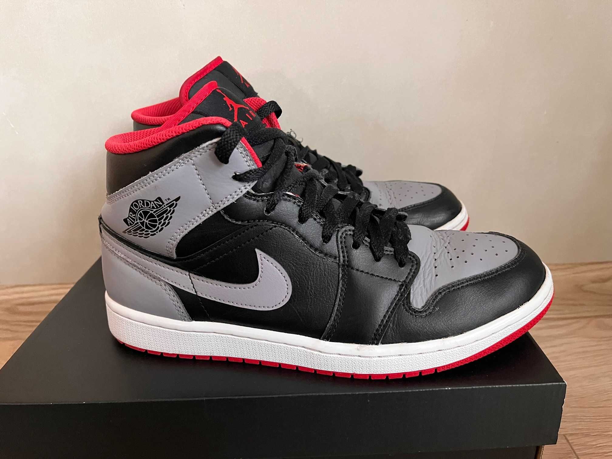 Nike Air Jordan 1 mid  размер EUR42