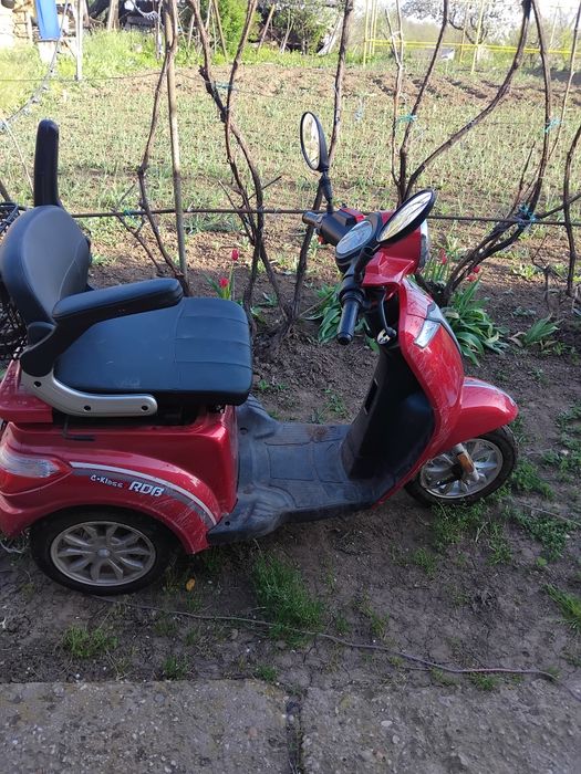 Cărucior electric pentru bătrâni în stare buna de funcționare