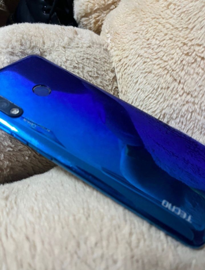 Продам смартфон Tecno Camon 15