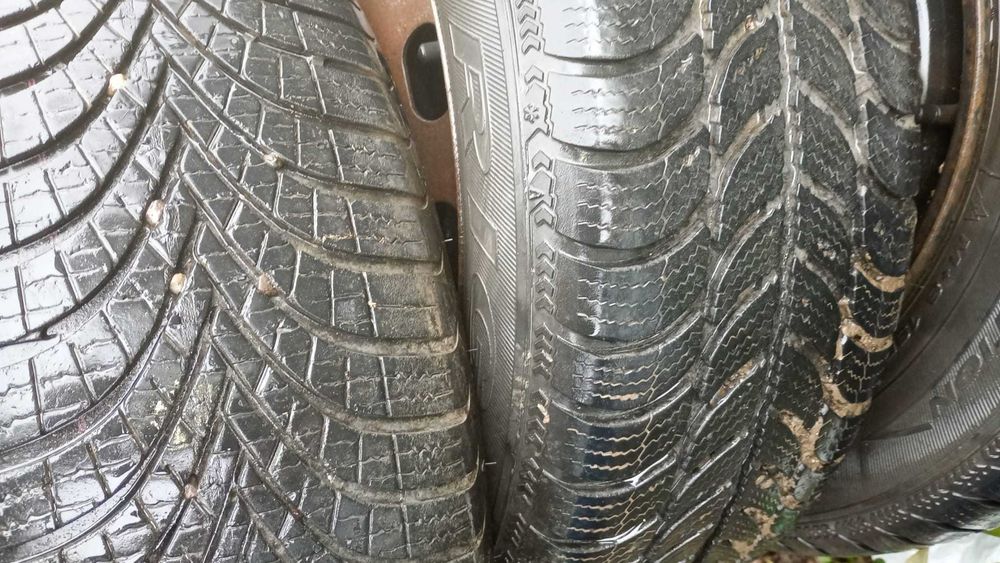 Vând 4 jante golf 4 anvelope iarna 2023