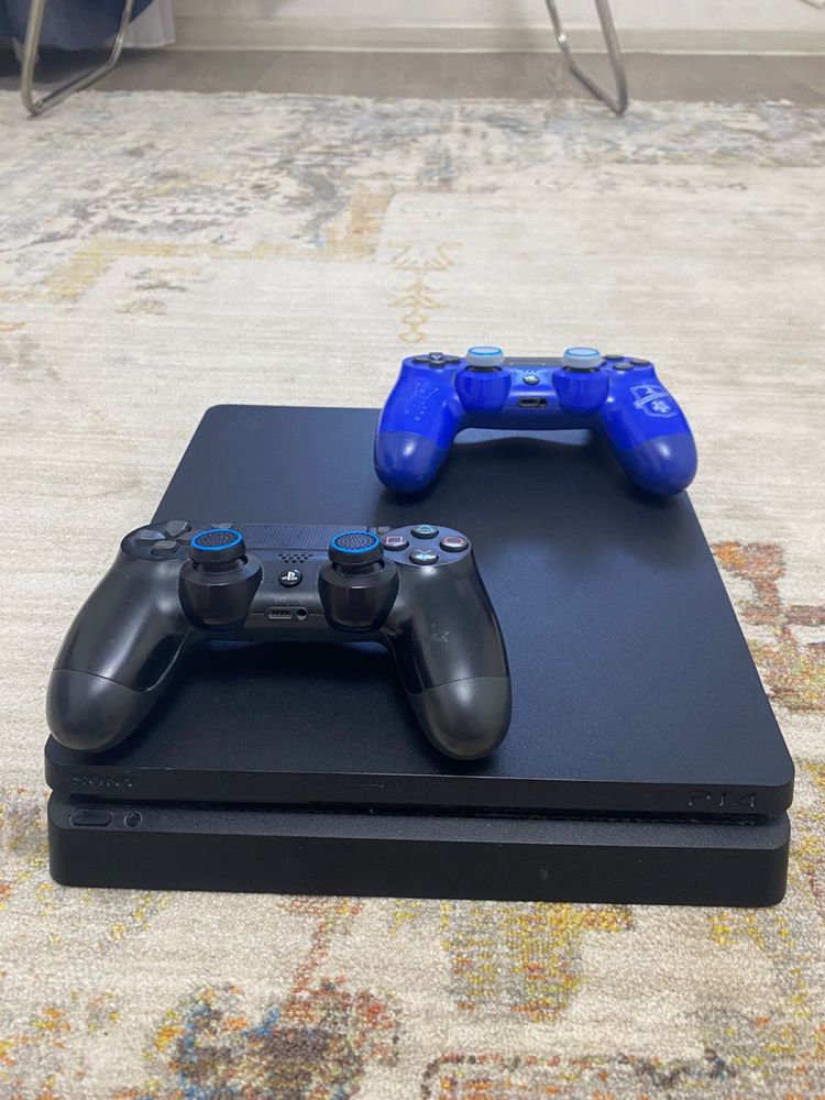 Продается Playstation 4 slim в хорошем состоянии!