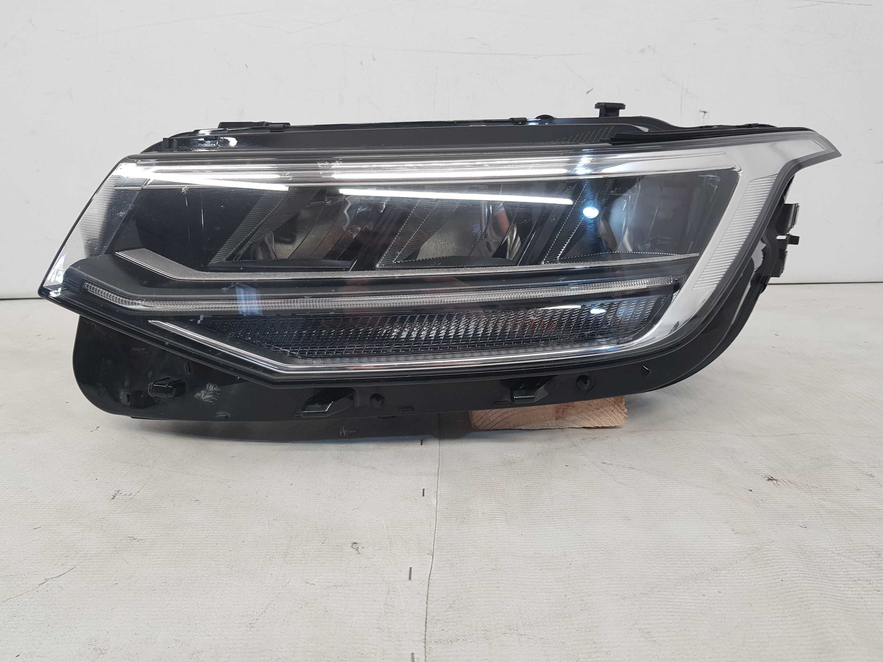 Far stanga full led VW Tiguan 2 facelift dupa 2021