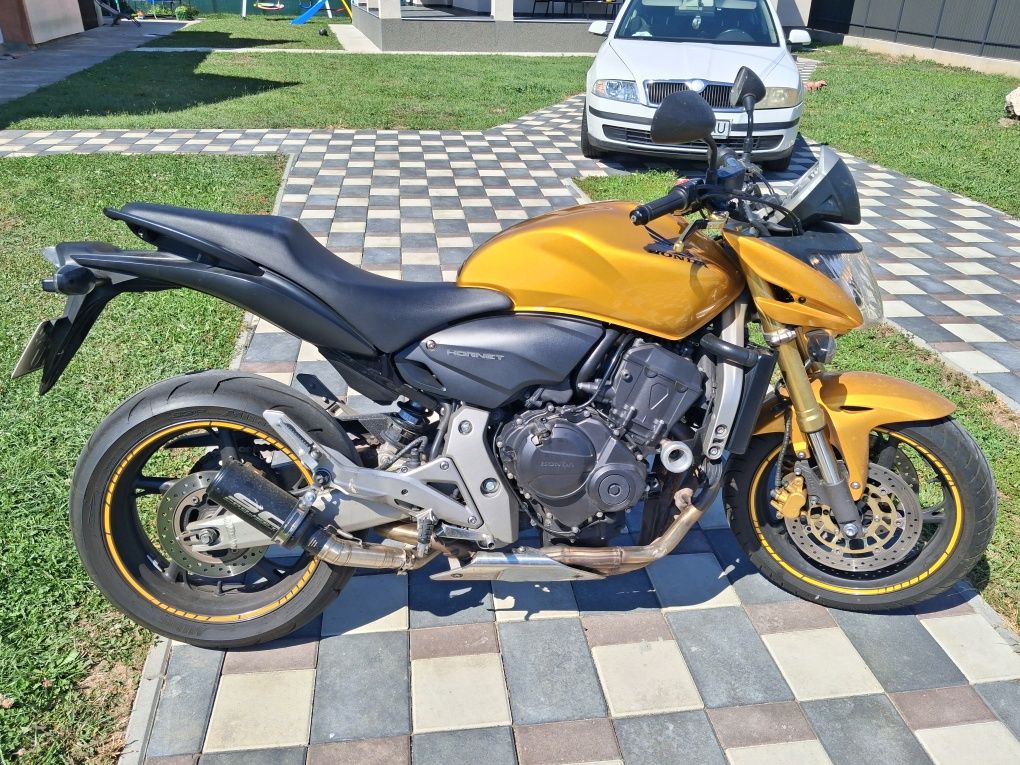 Vând Honda Hornet 2009