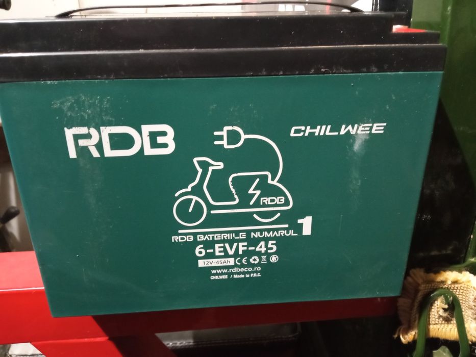 Vând sau schimb bateri pentru triciclu electric folosite 3 luni jumate