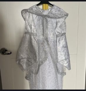 Продам на новый год маскарадные костюмы для девочки