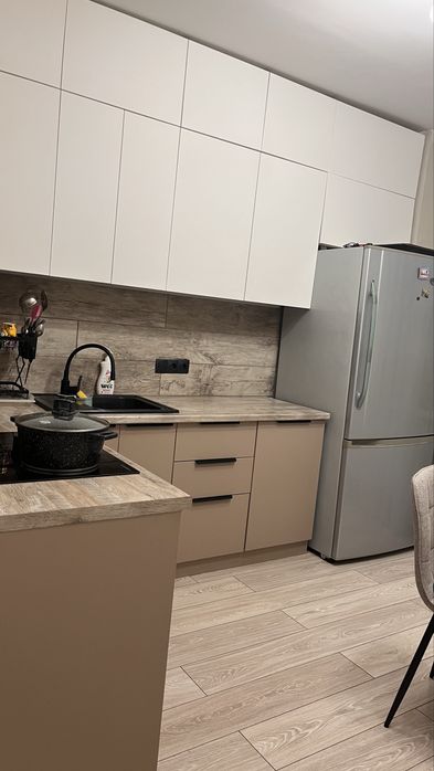 Продаю квартиру в центре Юго-Востока. Удобное расположение дома.