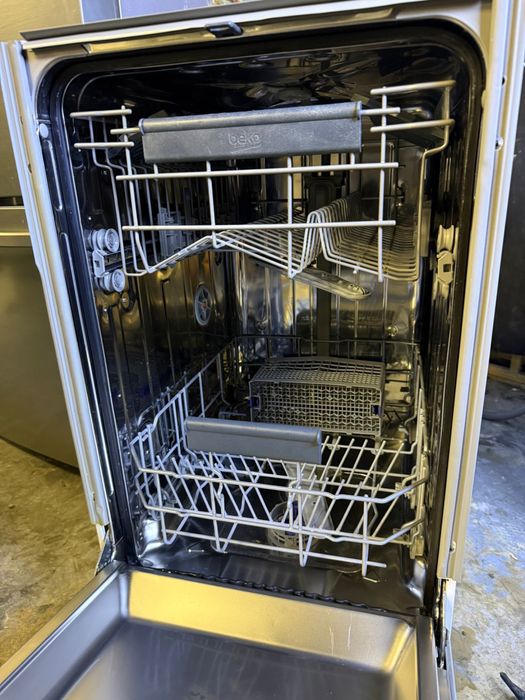 Masina de apalat vase beko incorporabila 44 cm