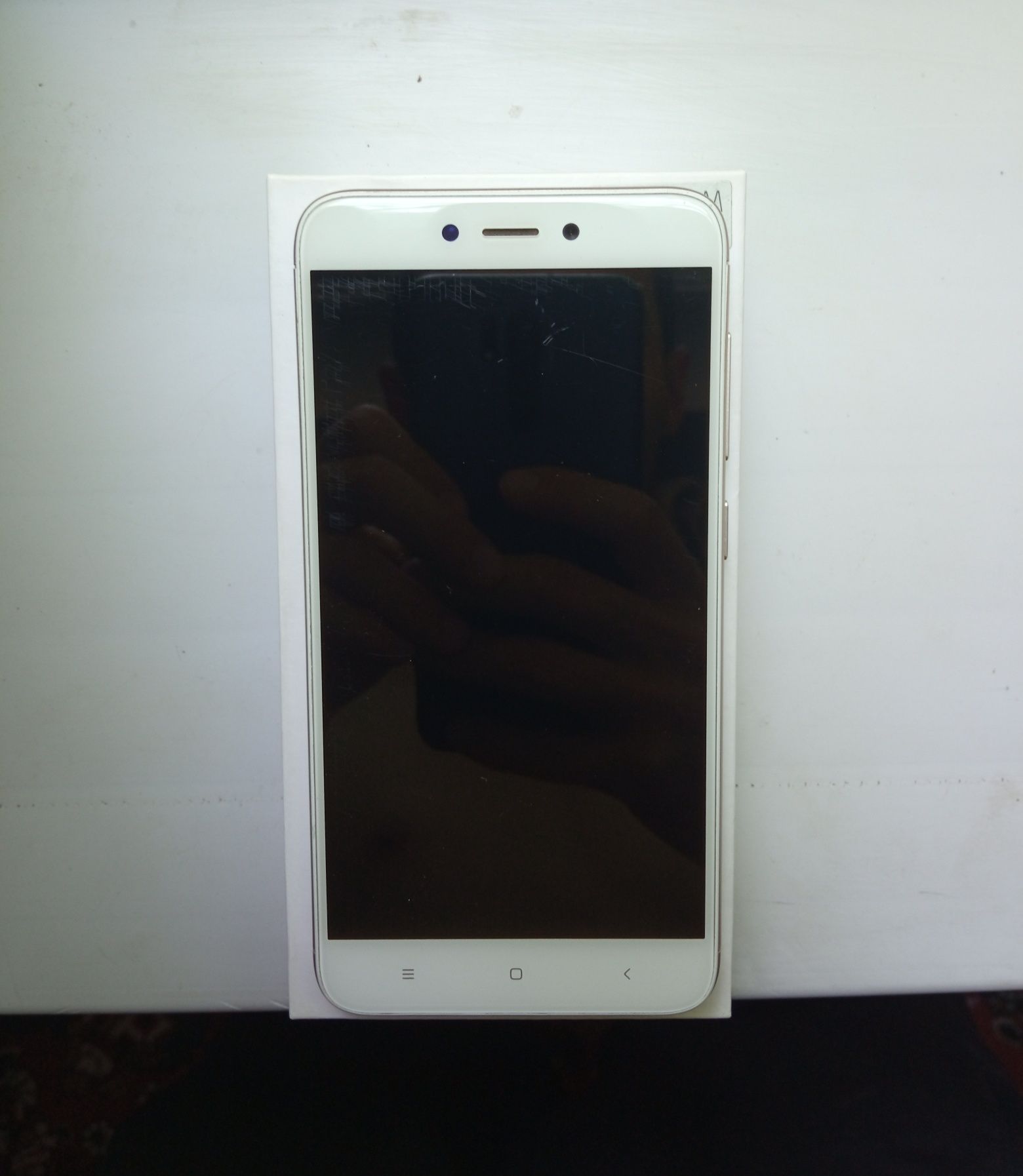 Redmi 4 x  gb srochna sotiladi xolati idial