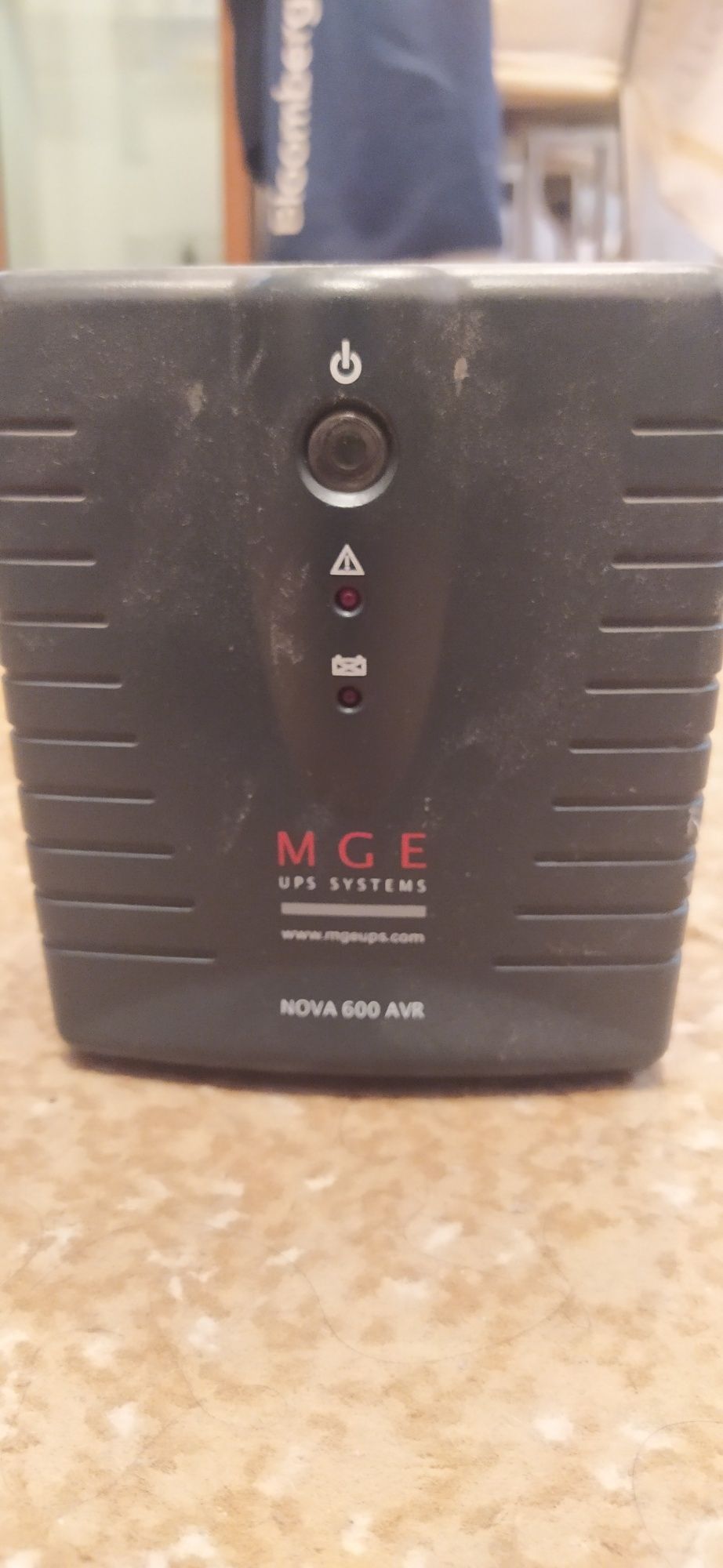 UPS система MGE Nova 600 AVR