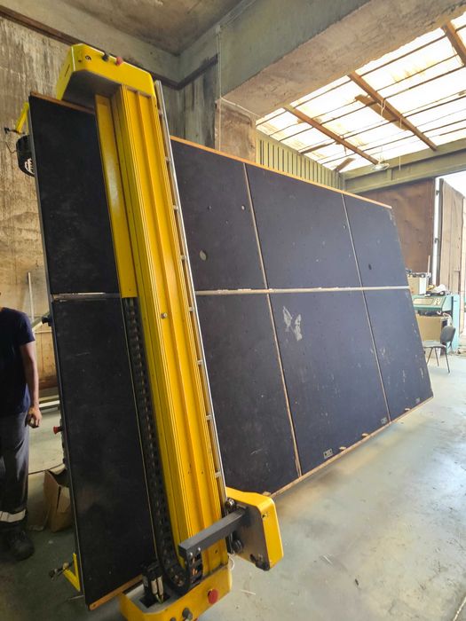 Masa taiat sticla automata CNC