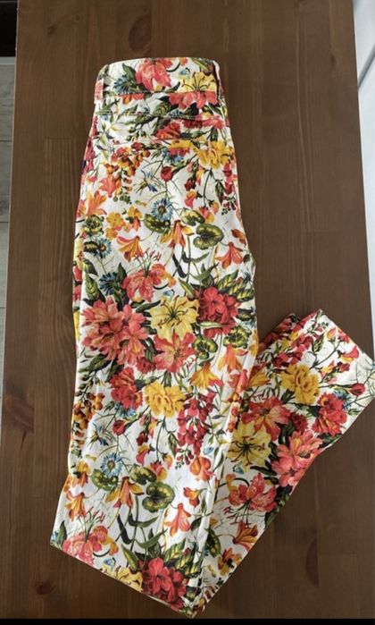 Blugi Zara florali albi multicolor