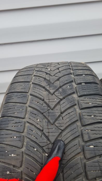 Anvelope, cauciucuri de iarnă 235 45 18 Debica Frigo, 200lei ambele.