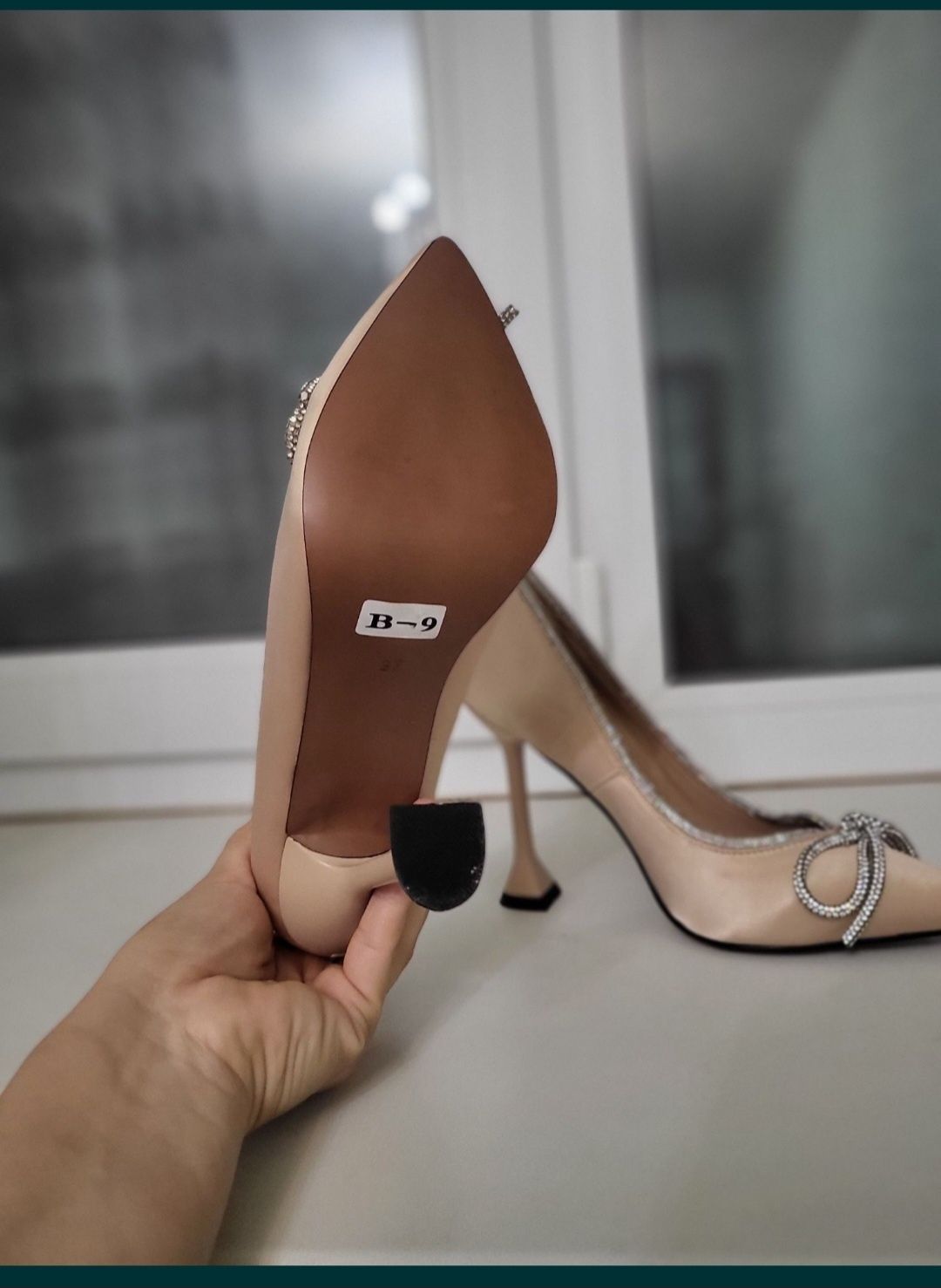 Продам женский туфли новый