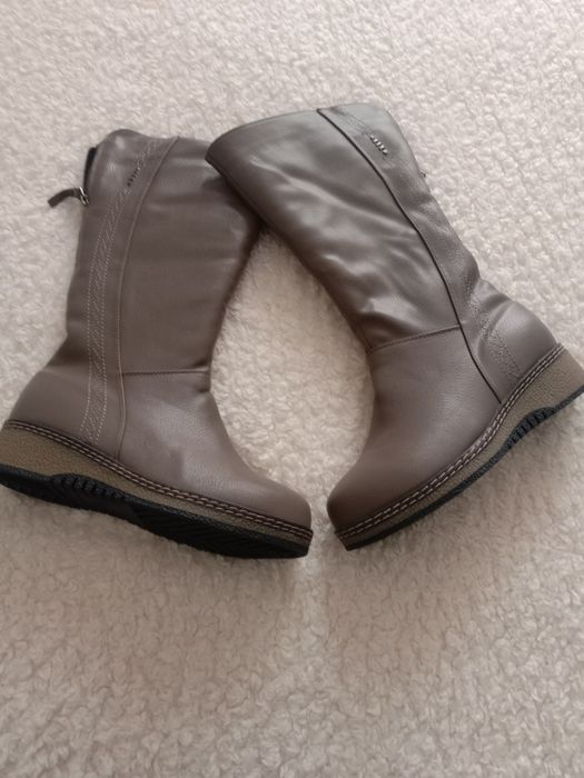 Продам новые женские сапоги 42 размер