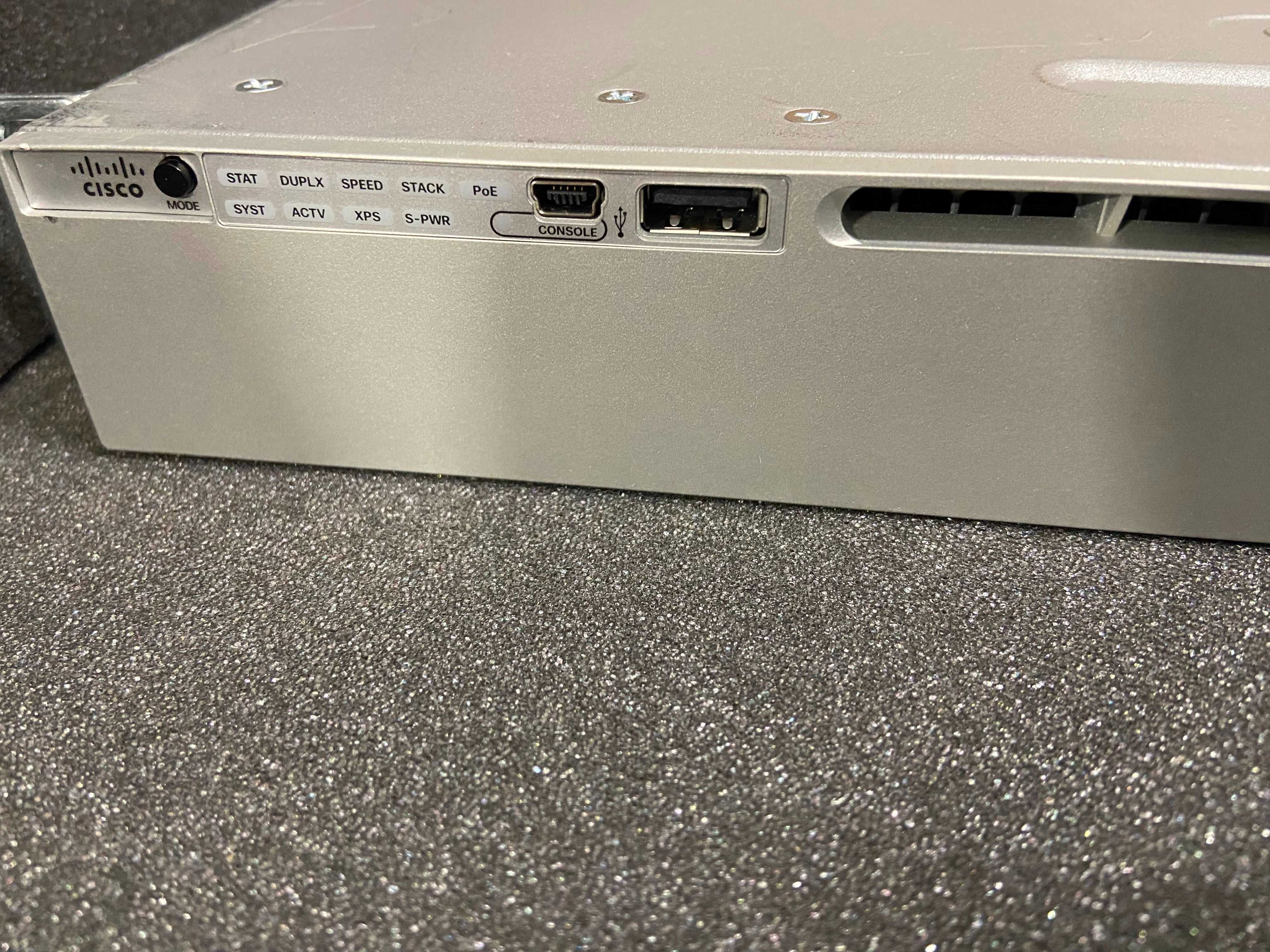 Cisco Catalyst 3850 – 24-Port PoE+ Gigabit Switch – IP Base суич