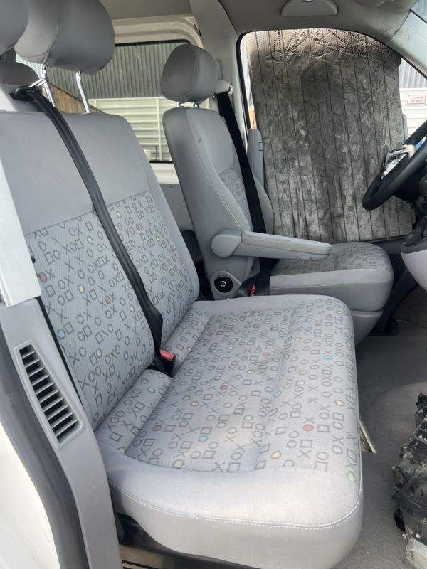 DEZMEMBREZ Piese Auto Volkswagen Vw Transporter T5 Motor 2.5 Diesel Cod AXD Cutie de Viteze Manuala 6 Trepte Bara fata completa Capota Far Portiera fata stanga dreapta Volan pe stanga