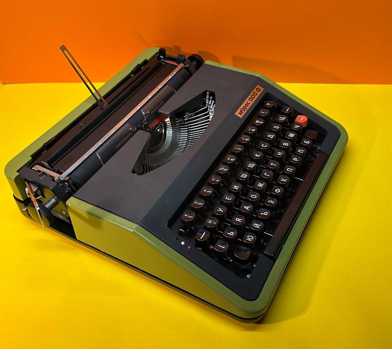 Пишеща Машина Хеброс 1300 Ф 3 цвята с нова лента клавиатура Кирилица