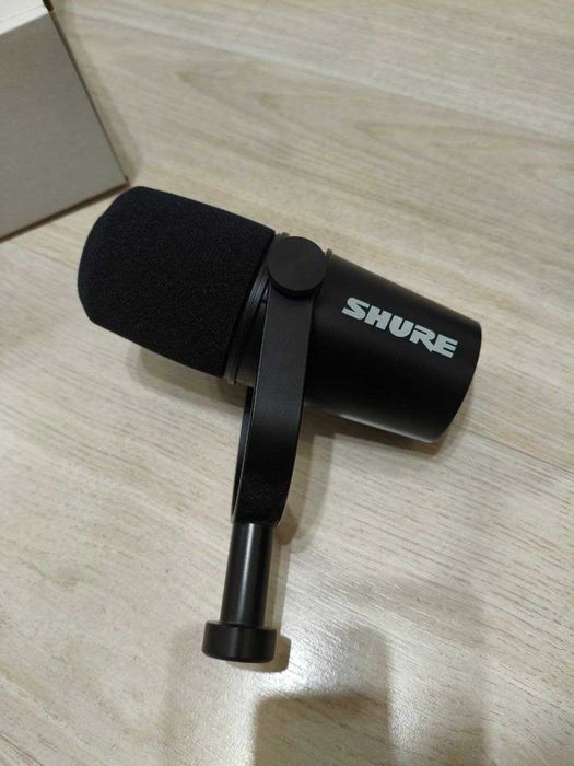 Продаю Микрофон Shure MV7 Podcast Microphone