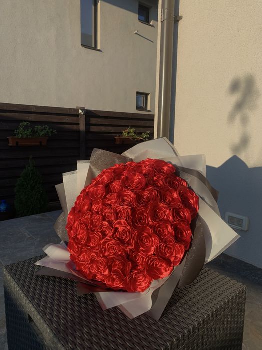 Buchet trandafiri satin