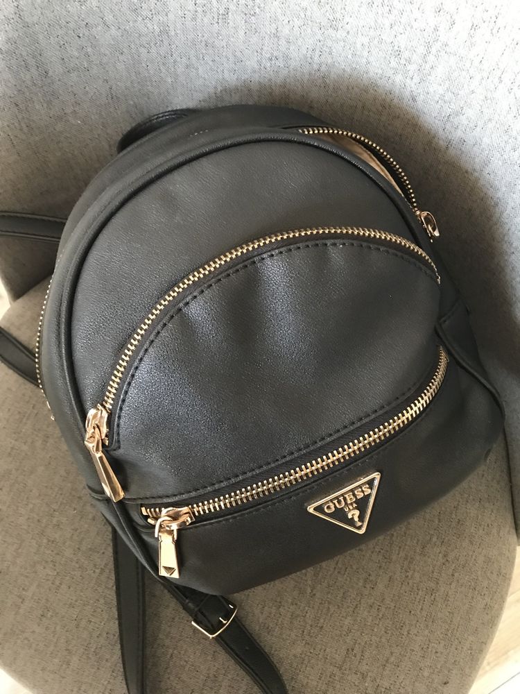 Оригинална раничка Guess