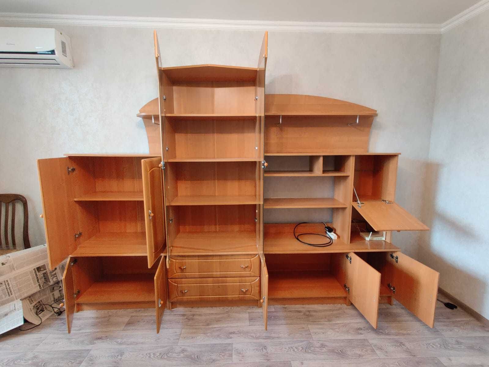 Шкаф-стенка в зал/гостиную