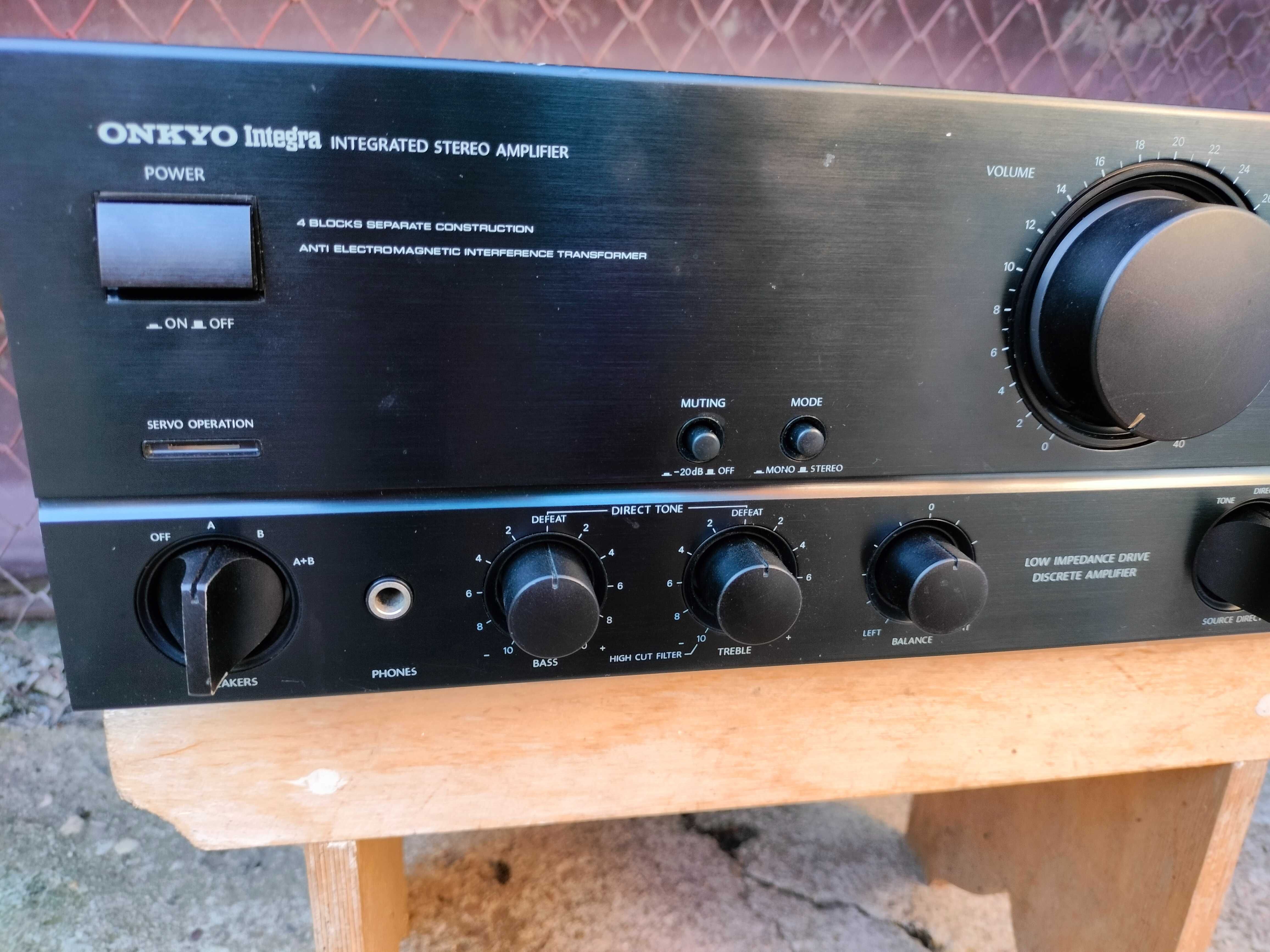 onkyo a8500 vintage transport inclus