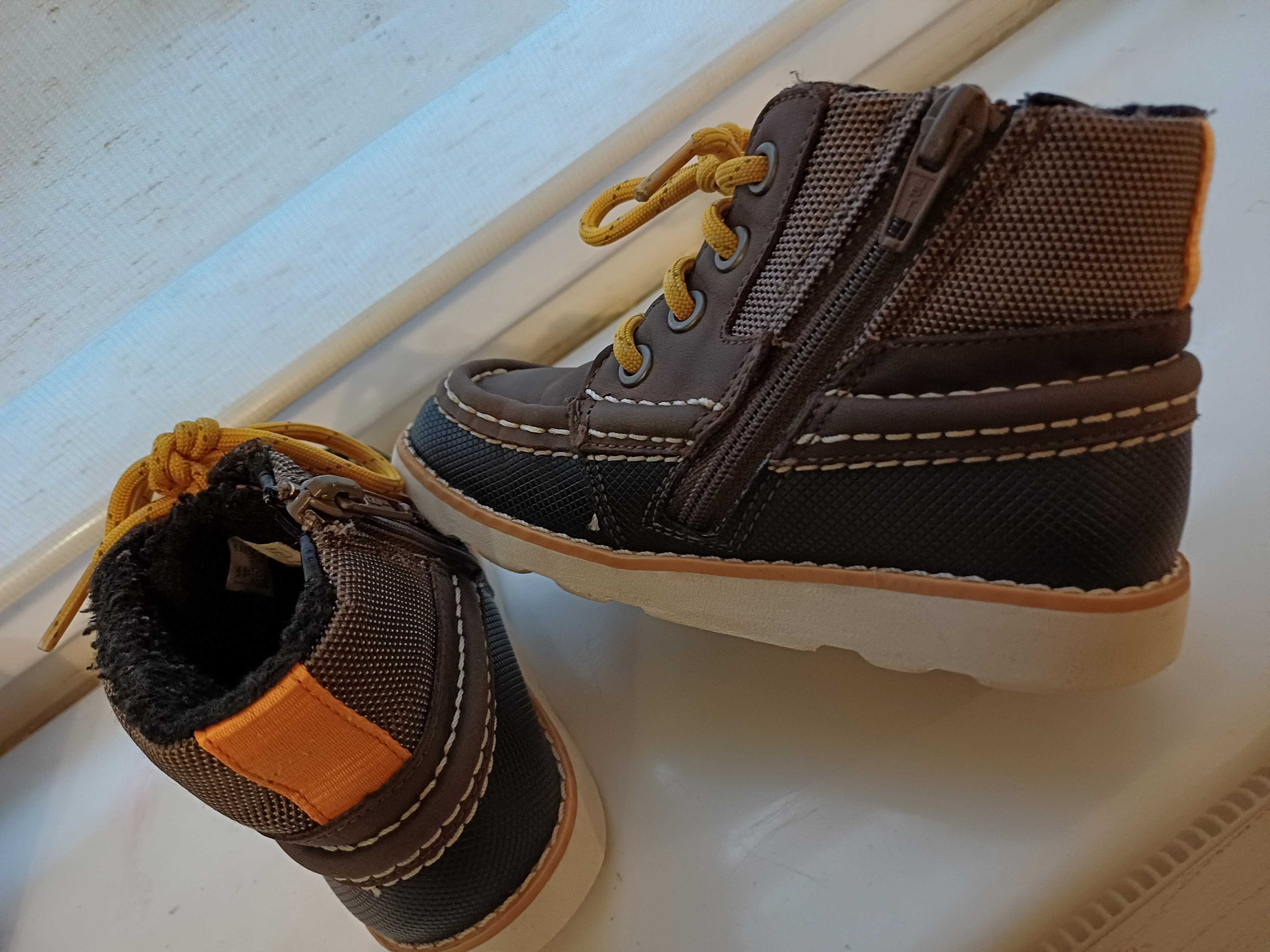 Ghetute Clarks marimea 27,5