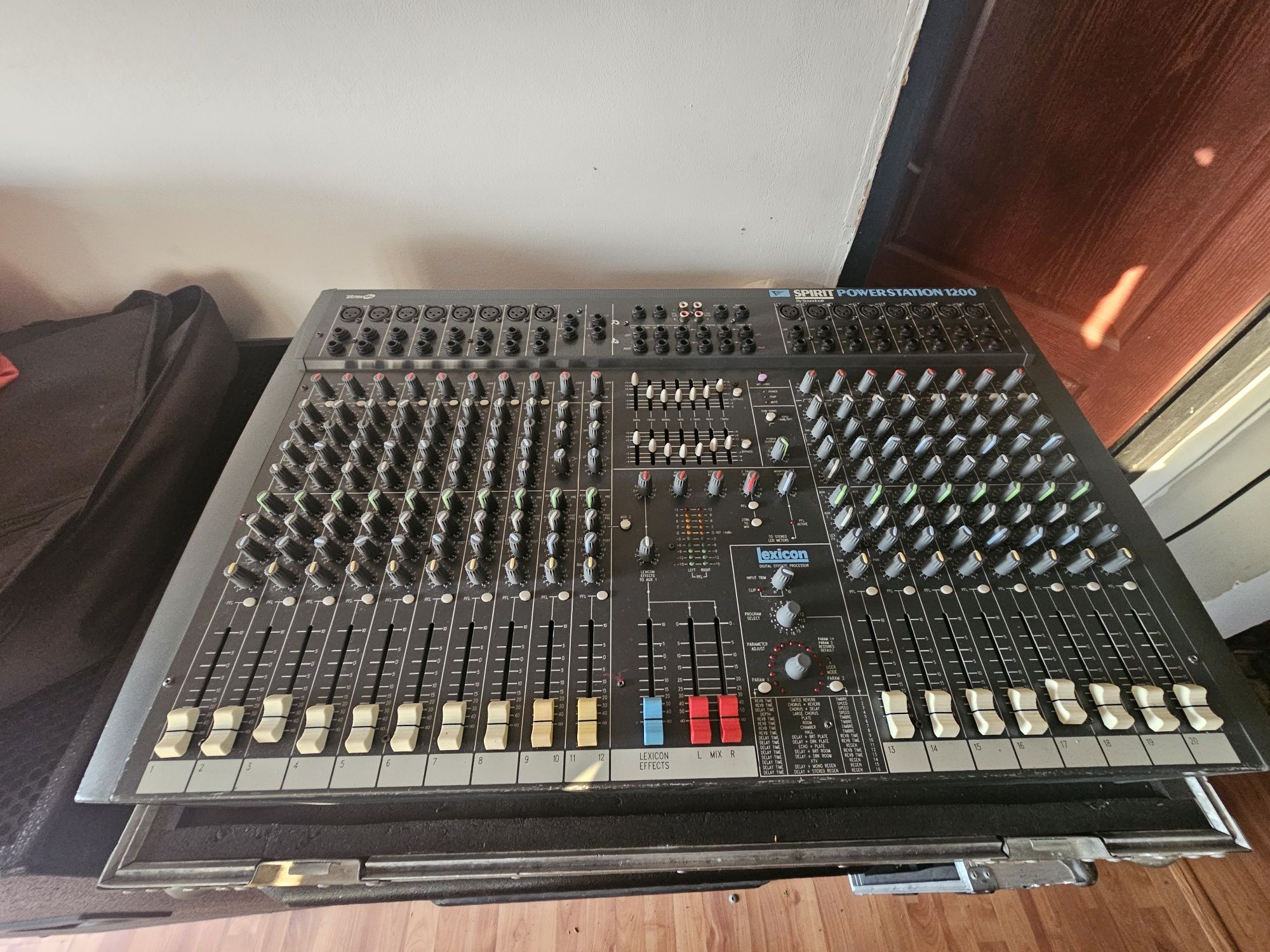 Sound Craft Spirit PowerStation 1200 (Dynacord)