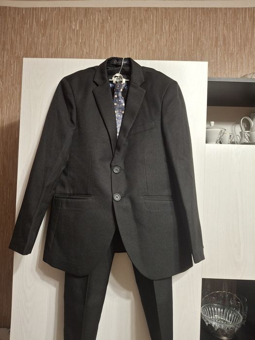 Костюм тройка новый
