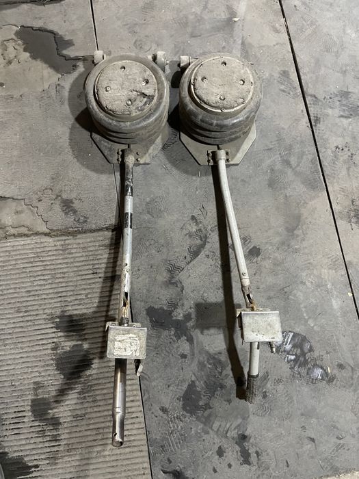 Продам воздушный домкракт 2шт