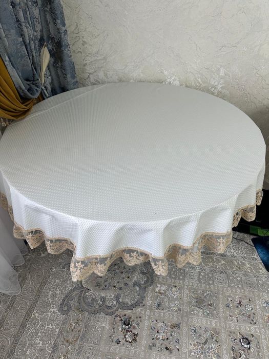 Продам столы вместе с скатертью