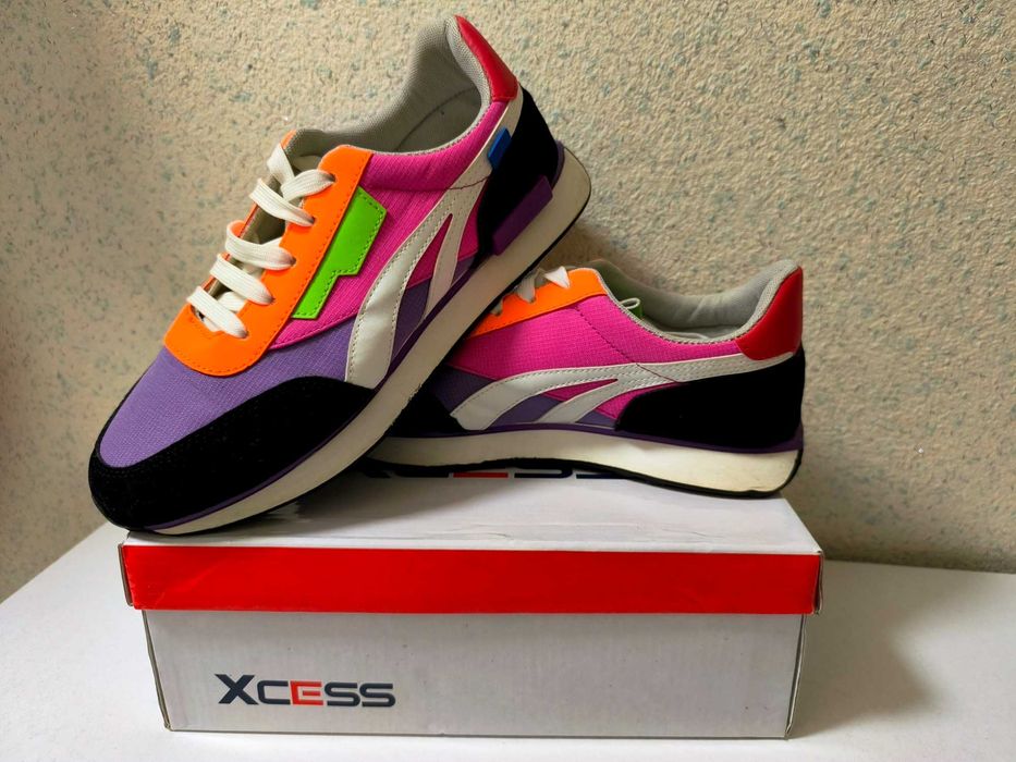 Многоцветни маратонки