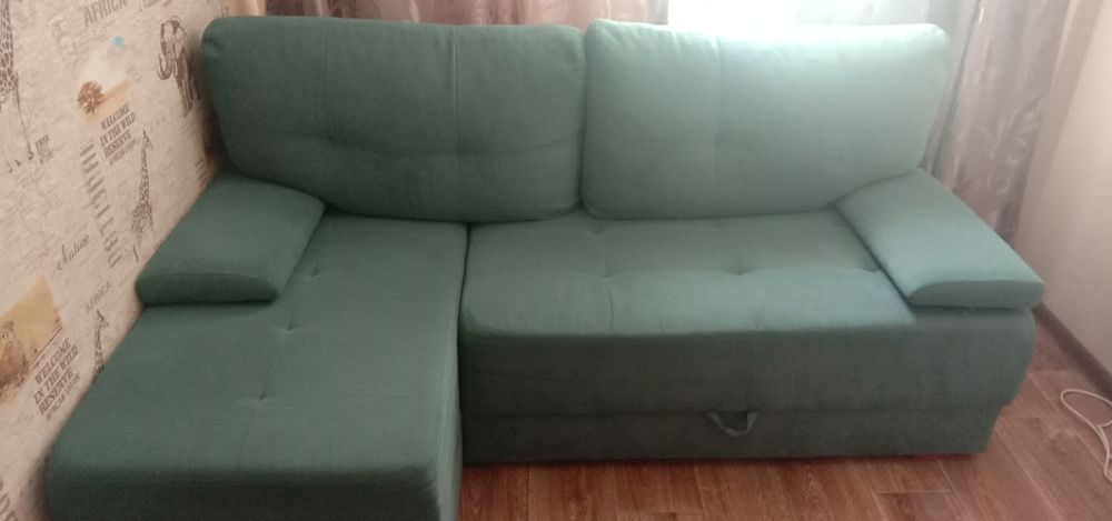 Срочно продам отличный диван.