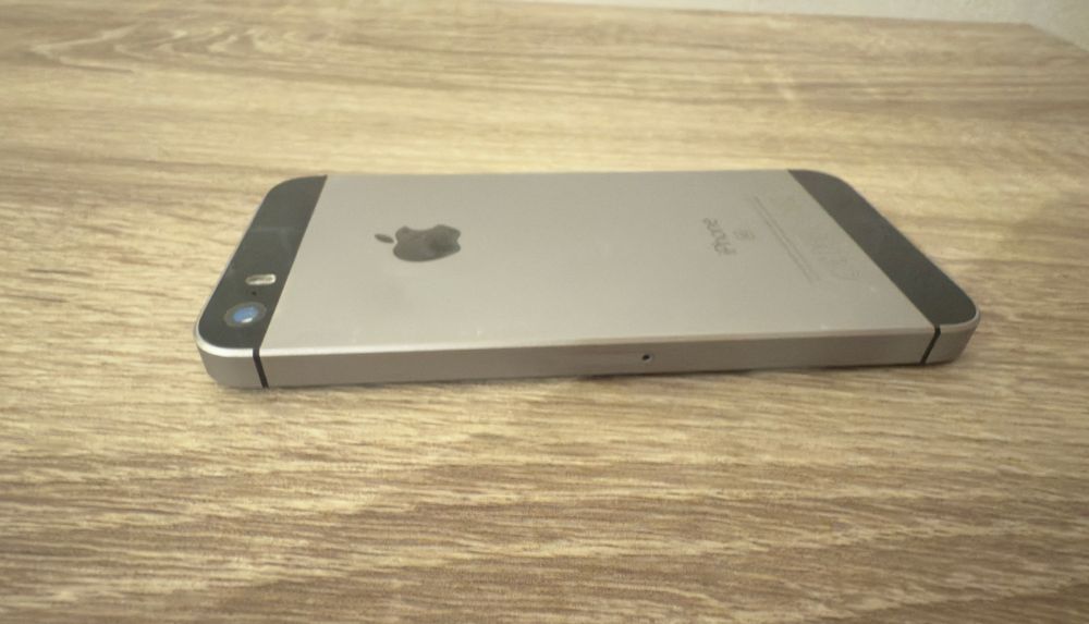 Iphone SE + кейсове