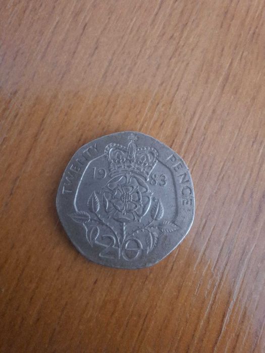 Vând o monedă de 20 penny din anul 1983, la prețul de 500 RON