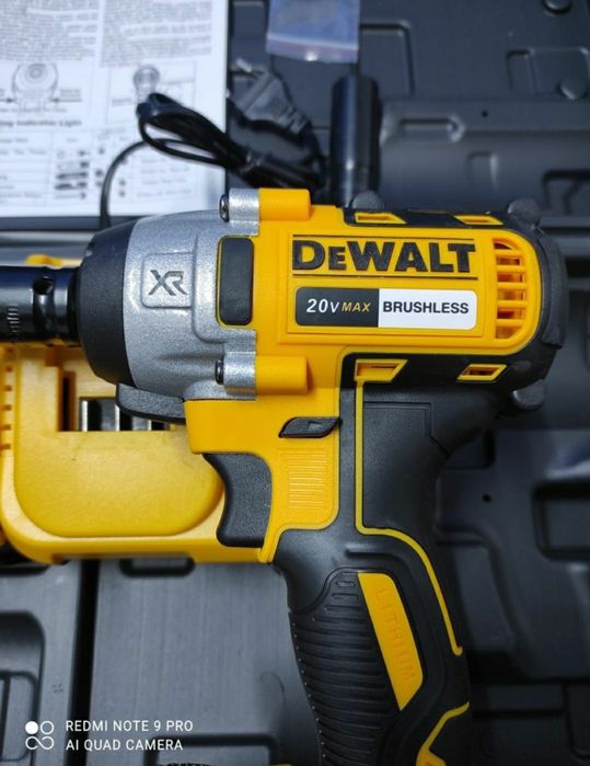 Pistol impact DEWALT 24v/5ah , 1/2 +bit bormasina