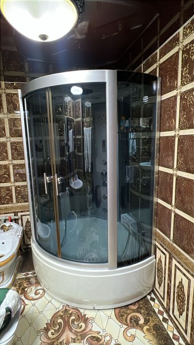 Продам почти новуб душевую кабинку